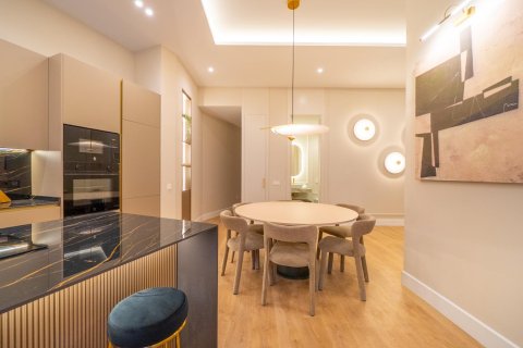 Apartment for sale in Madrid, Spain 3 bedrooms, 146 sq.m. No. 144368 - photo 11