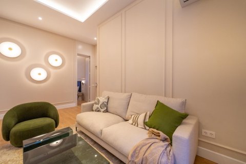 Apartment for sale in Madrid, Spain 3 bedrooms, 146 sq.m. No. 144368 - photo 8