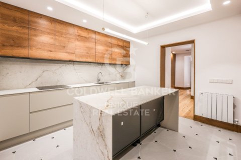 Huoneisto myytävänä Madrid, Espanja, 3 makuuhuonetta, 177 m2 No. 156943 - kuva 5