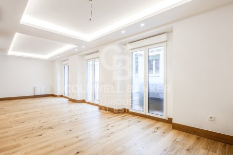 Huoneisto myytävänä Madrid, Espanja, 3 makuuhuonetta, 177 m2 No. 156943 - kuva 2