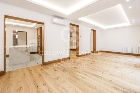 Huoneisto myytävänä Madrid, Espanja, 3 makuuhuonetta, 177 m2 No. 156943 - kuva 3