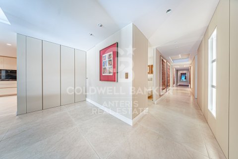 Lägenhet till salu i Barcelona, Spanien 4 sovrum, 343 kvm. Nr. 156944 - foto 17