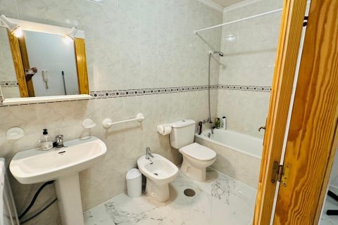 Apartment for sale in Torrevieja, Alicante, Spain 2 bedrooms, 68 sq.m. No. 182853 - photo 20