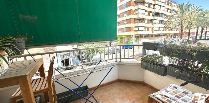 Apartamento en Torrevieja, Alicante, España 2 dormitorios, 101 m2 No. 182848
