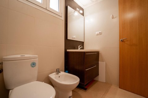 Apartament w Torrevieja, Alicante, Hiszpania 2 sypialnie, 70 mkw. nr 182852 – zdjęcie 10