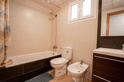 Apartament w Torrevieja, Alicante, Hiszpania 2 sypialnie, 70 mkw. nr 182852 – zdjęcie 9