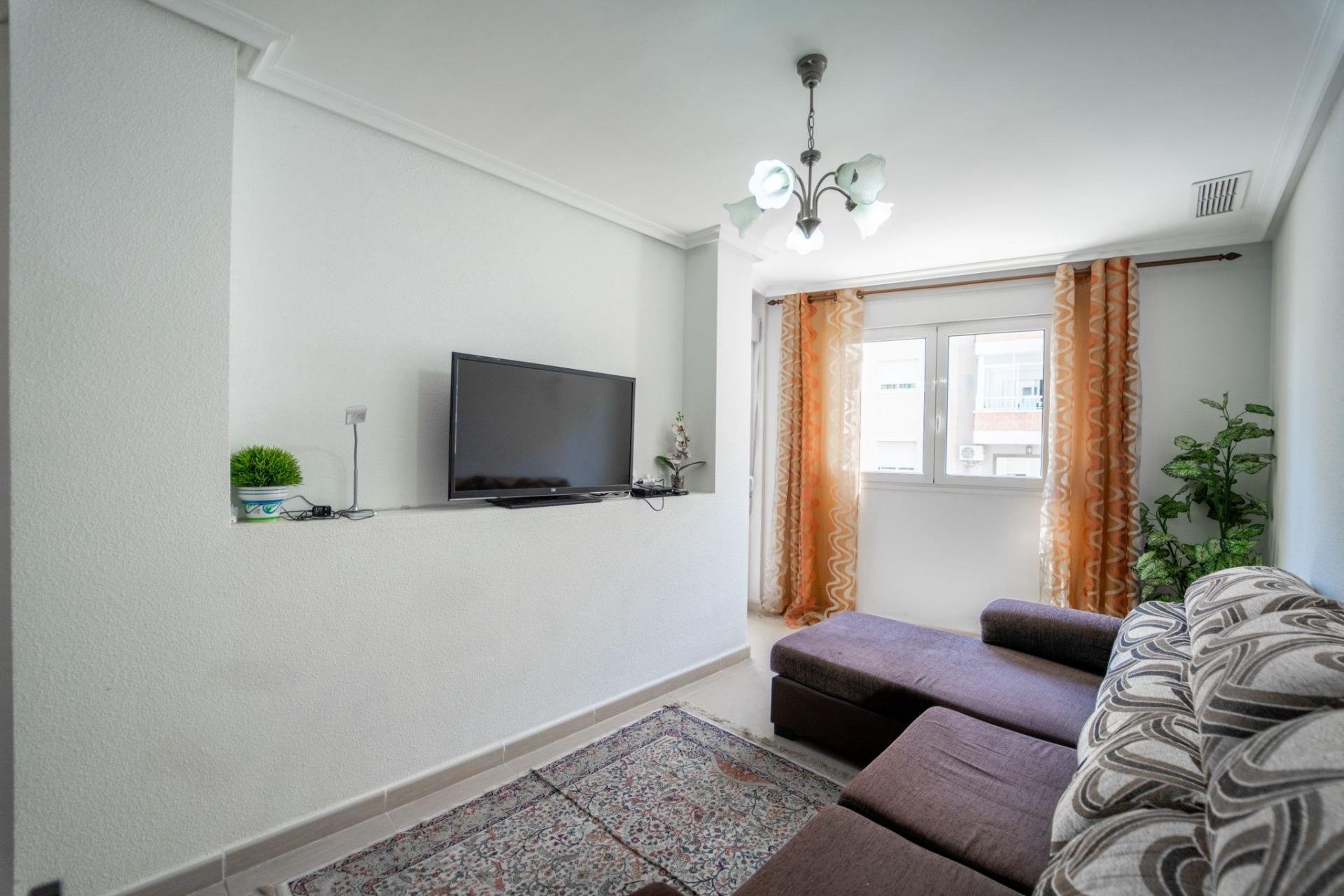 Apartment in Torrevieja, Alicante, Spain 2 bedrooms, 70 sq.m. No. 182852