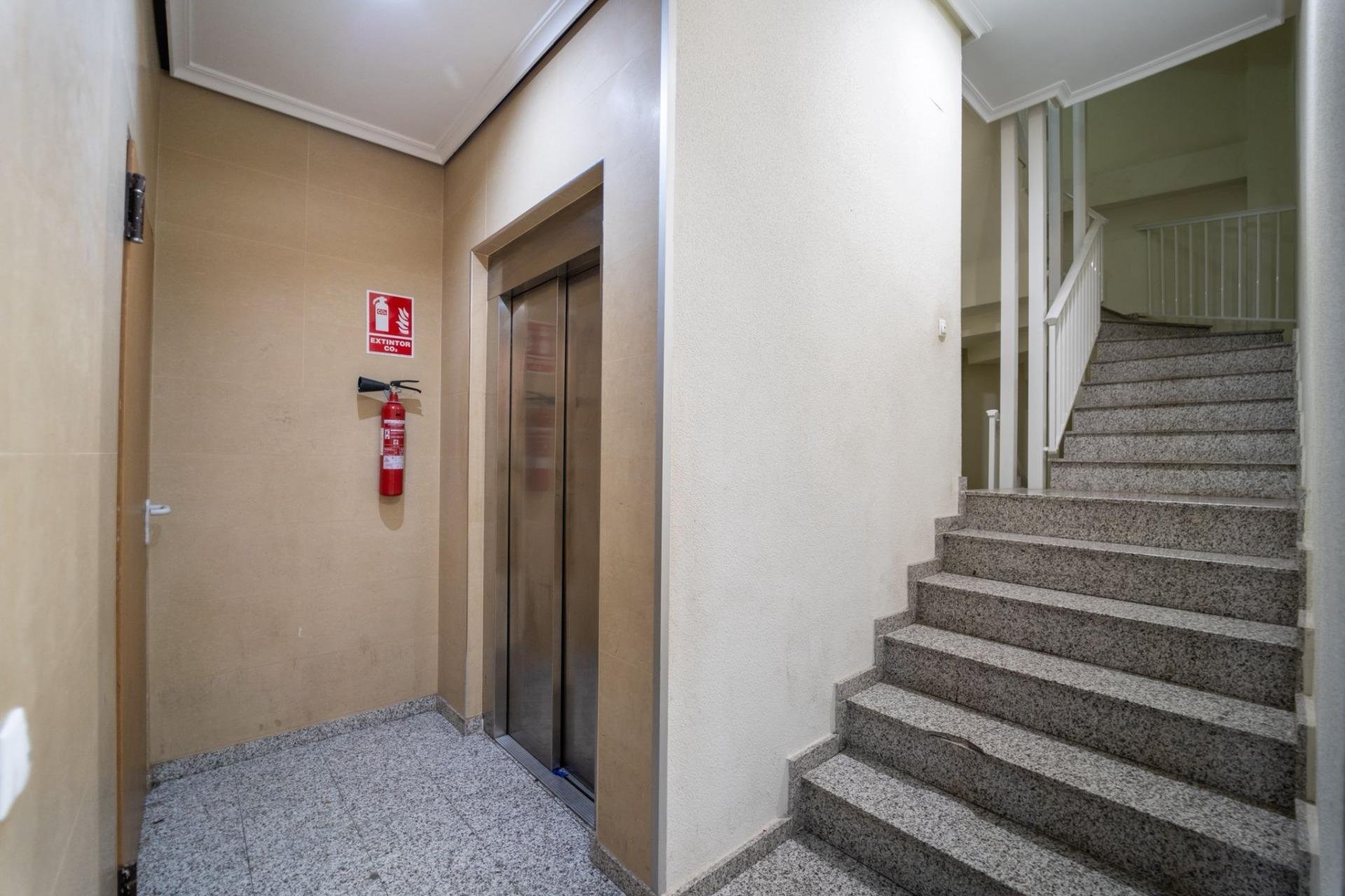 Apartment in Torrevieja, Alicante, Spain 2 bedrooms, 70 sq.m. No. 182852