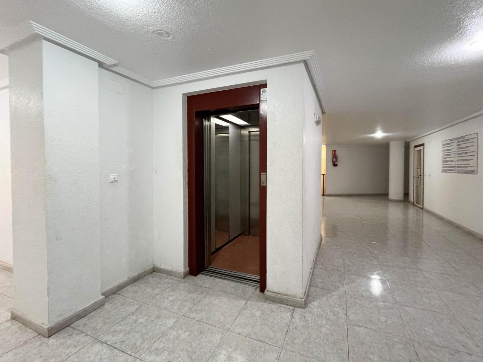 Apartamento en Torrevieja, Alicante, España 1 dormitorio, 52 m2 No. 183080