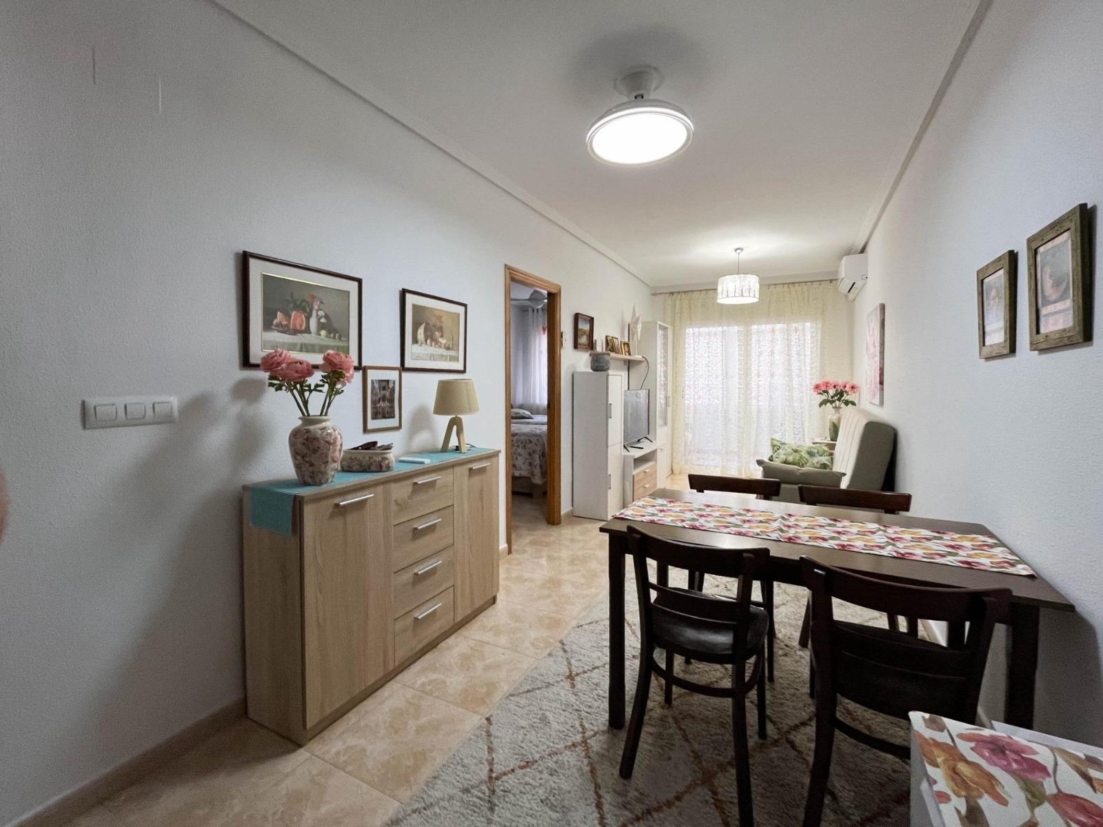 Apartamento en Torrevieja, Alicante, España 1 dormitorio, 52 m2 No. 183080