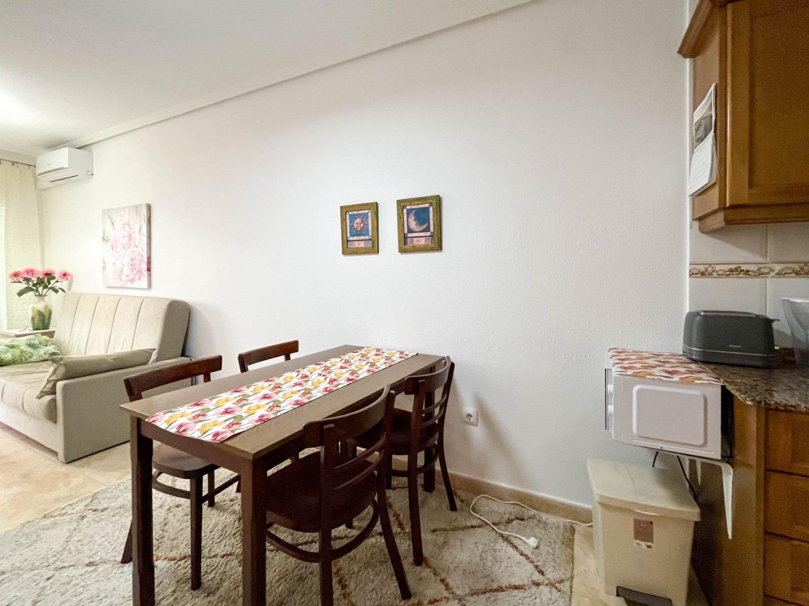 Apartamento en Torrevieja, Alicante, España 1 dormitorio, 52 m2 No. 183080