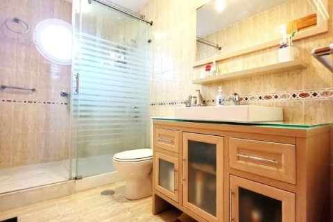 Huoneisto myytävänä Dehesa De Campoamor, Alicante, Espanja, 3 makuuhuonetta, 108 m2 No. 145339 - kuva 13