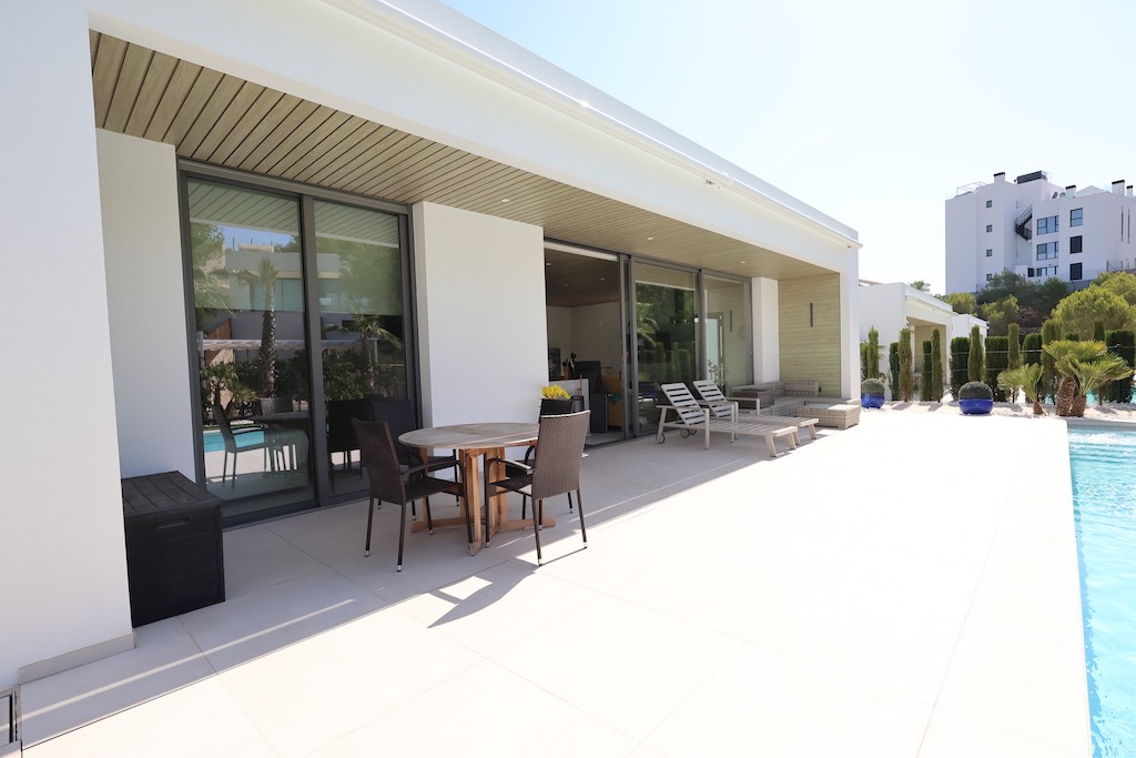 Villa en Campoamor, Alicante, España 4 dormitorios, 272 m2 No. 145334