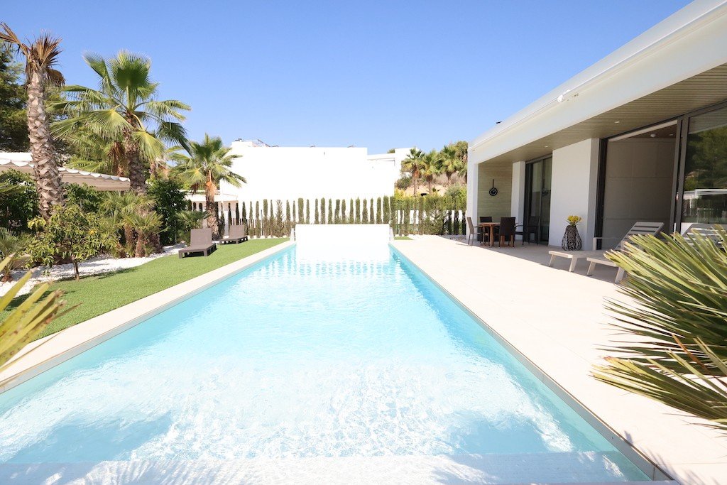 Villa en Campoamor, Alicante, España 4 dormitorios, 272 m2 No. 145334