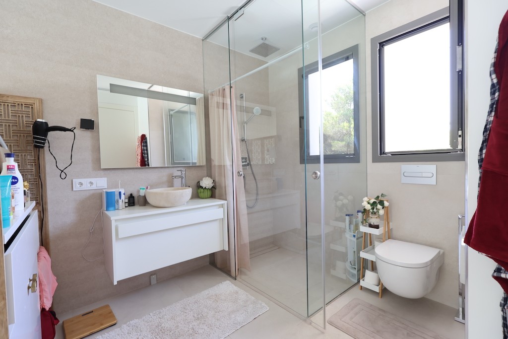 Villa en Campoamor, Alicante, España 4 dormitorios, 272 m2 No. 145334