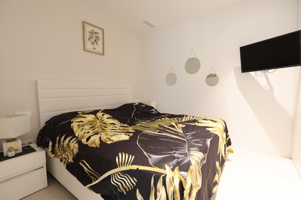Villa en Campoamor, Alicante, España 4 dormitorios, 272 m2 No. 145334