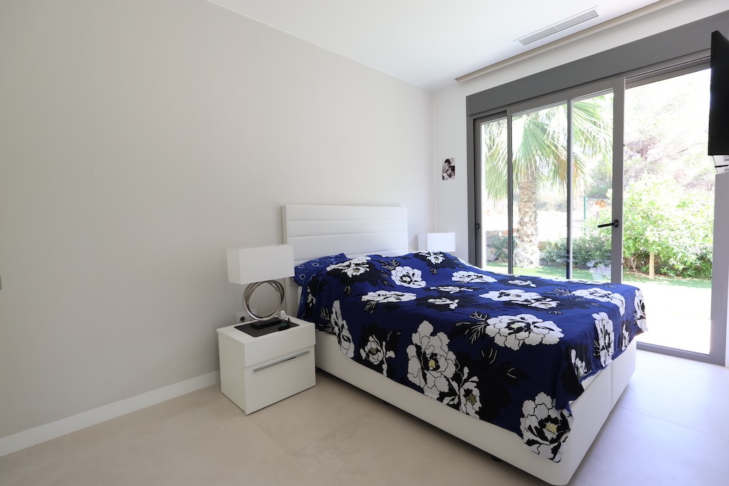 Villa en Campoamor, Alicante, España 4 dormitorios, 272 m2 No. 145334