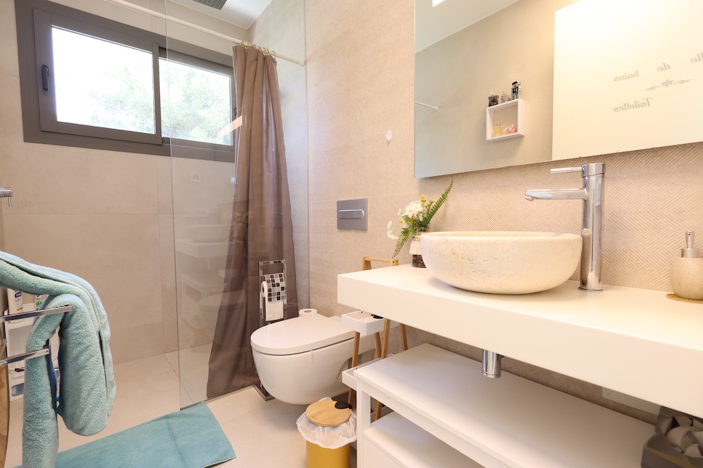 Villa en Campoamor, Alicante, España 4 dormitorios, 272 m2 No. 145334