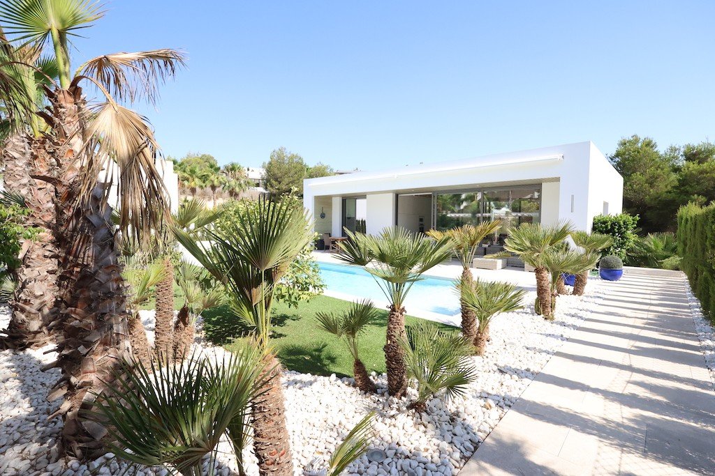 Villa en Campoamor, Alicante, España 4 dormitorios, 272 m2 No. 145334