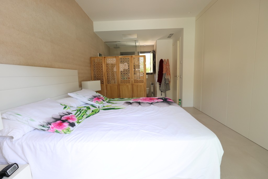 Villa en Campoamor, Alicante, España 4 dormitorios, 272 m2 No. 145334