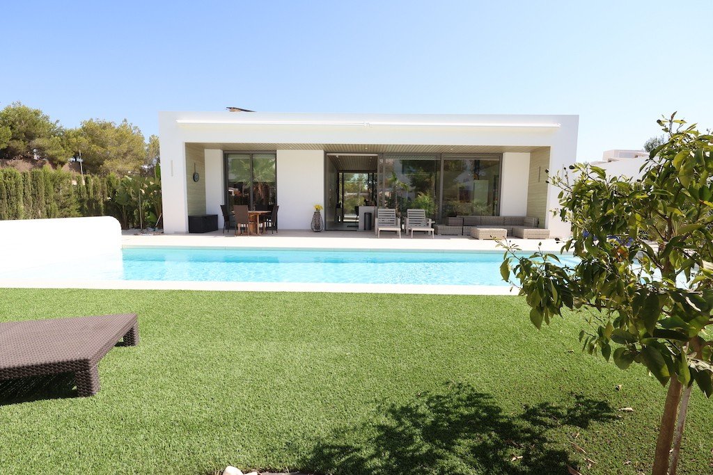 Villa en Campoamor, Alicante, España 4 dormitorios, 272 m2 No. 145334
