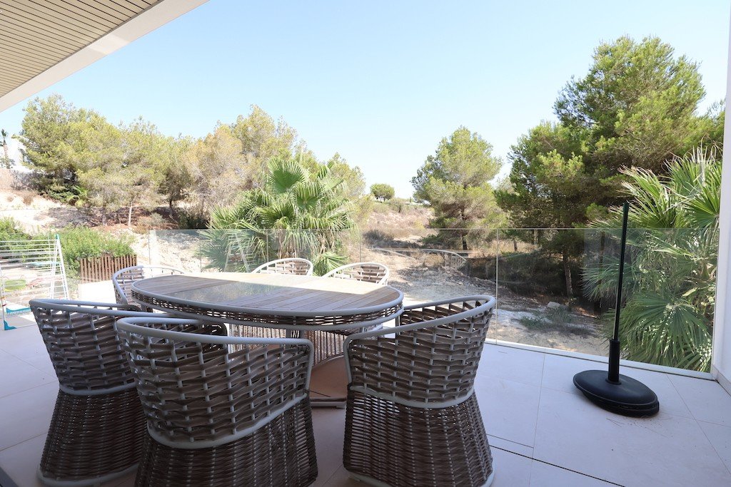 Villa en Campoamor, Alicante, España 4 dormitorios, 272 m2 No. 145334