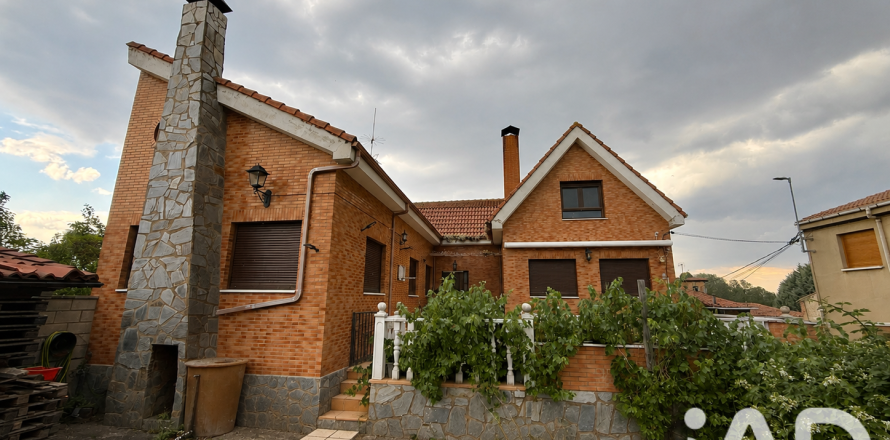House in Santovenia de la Valdoncina, Leon, Spanien 3 Schlafzimmer, 305 m2 Nr. 192234