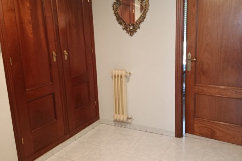 Huoneisto myytävänä Veguellina de Orbigo, Leon, Espanja, 3 makuuhuonetta, 119 m2 No. 192230 - kuva 3