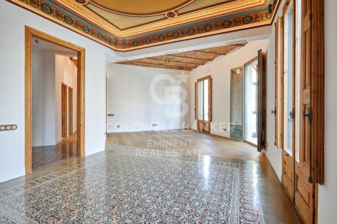 Apartment for sale in Barcelona, Spain 3 bedrooms, 209 sq.m. No. 156681 - photo 4