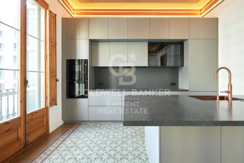 Apartment for sale in Barcelona, Spain 3 bedrooms, 209 sq.m. No. 156681 - photo 7