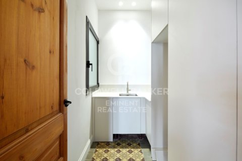 Apartment for sale in Barcelona, Spain 3 bedrooms, 209 sq.m. No. 156681 - photo 14