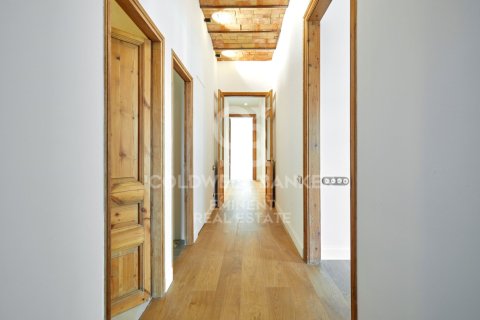 Apartment for sale in Barcelona, Spain 3 bedrooms, 209 sq.m. No. 156681 - photo 12