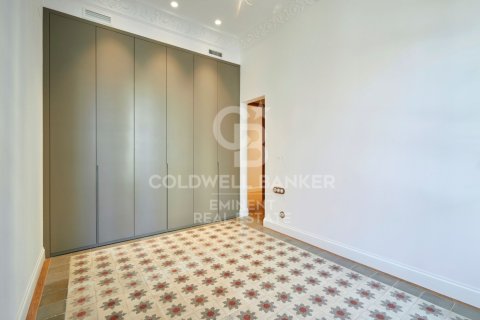 Apartment for sale in Barcelona, Spain 3 bedrooms, 209 sq.m. No. 156681 - photo 17