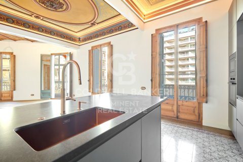 Apartment for sale in Barcelona, Spain 3 bedrooms, 209 sq.m. No. 156681 - photo 9
