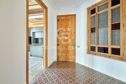 Apartment for sale in Barcelona, Spain 3 bedrooms, 209 sq.m. No. 156681 - photo 5