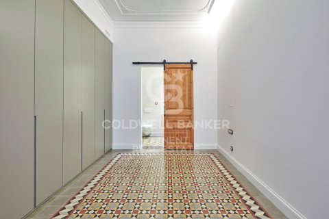 Apartment for sale in Barcelona, Spain 3 bedrooms, 209 sq.m. No. 156681 - photo 20