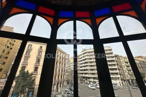 Apartament w Barcelona, Hiszpania 3 sypialnie, 209 mkw. nr 156681 – zdjęcie 4