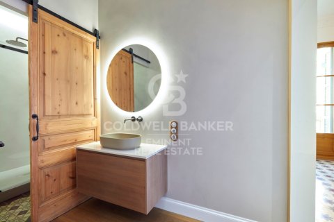 Apartment for sale in Barcelona, Spain 3 bedrooms, 209 sq.m. No. 156681 - photo 15