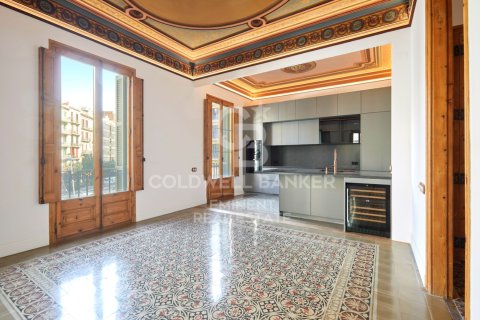 Apartment for sale in Barcelona, Spain 3 bedrooms, 209 sq.m. No. 156681 - photo 3