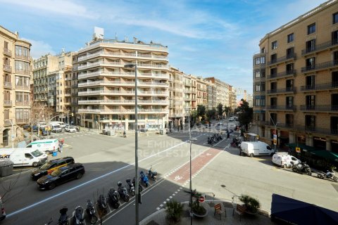 Apartment for sale in Barcelona, Spain 3 bedrooms, 209 sq.m. No. 156681 - photo 29