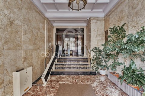 Apartment for sale in Madrid, Spain 3 bedrooms, 136 sq.m. No. 156679 - photo 20