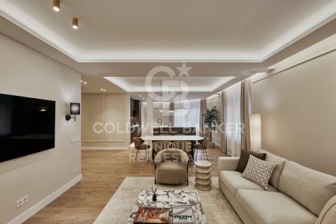 Apartamento en venta en Madrid, España 3 dormitorios, 136 m2 No. 156679 - foto 2