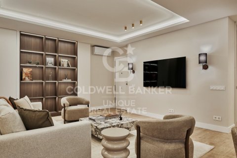 Apartamento en venta en Madrid, España 3 dormitorios, 136 m2 No. 156679 - foto 4