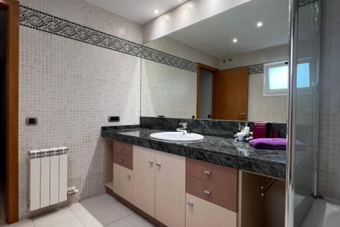Bliźniak w Terrassa, Barcelona, Hiszpania 5 sypialni, 216 mkw. nr 173301 – zdjęcie 22