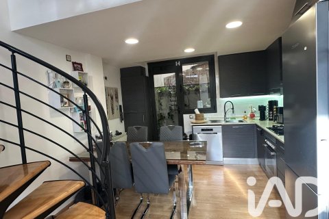 Duplex à vendre à Barcelona, Espagne, 2 chambres, 79 m2 No. 173303 - photo 3
