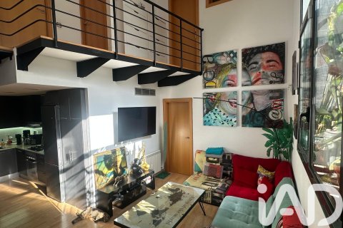 Duplex à Barcelona, Espagne 2 chambres, 79 m2 No. 173303