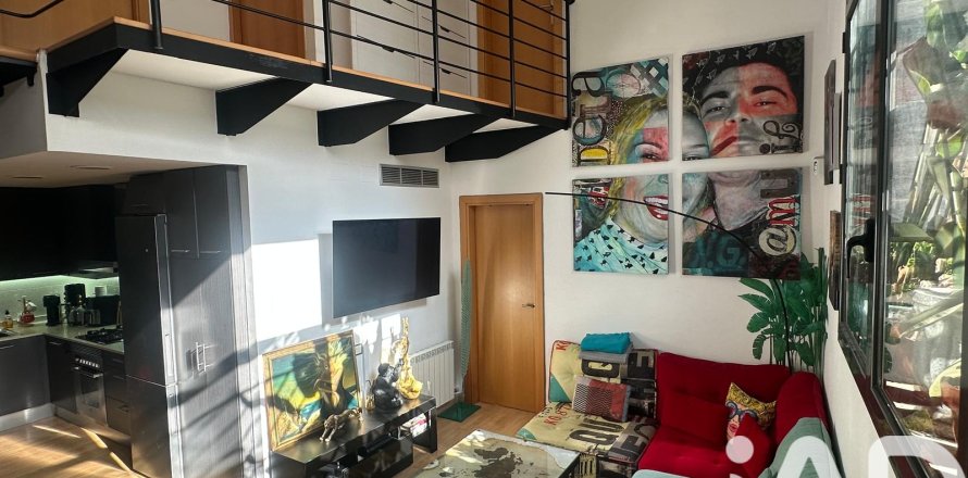 Duplex à Barcelona, Espagne 2 chambres, 79 m2 No. 173303