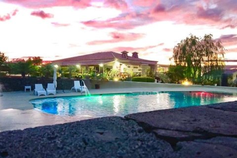 Villa in El Roque, Tenerife, Spain 5 bedrooms, 450 sq.m. No. 194734