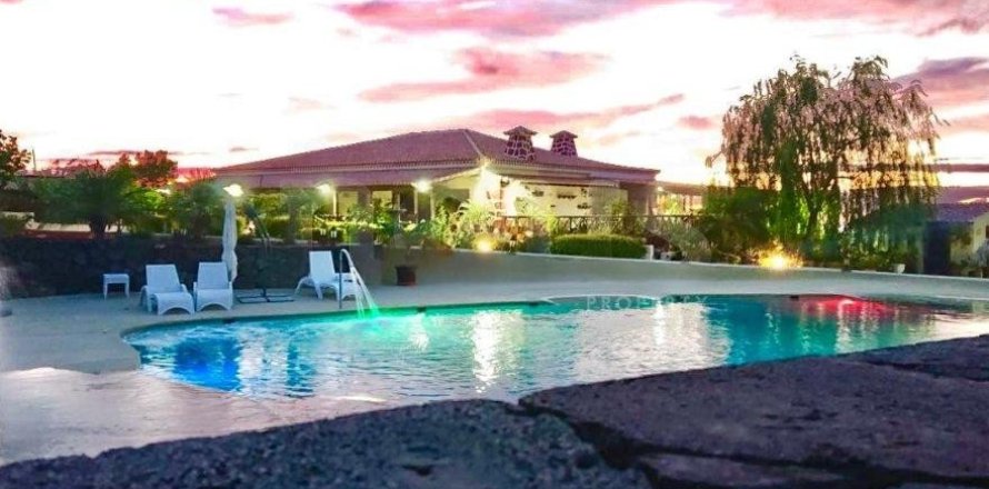 Villa in El Roque, Tenerife, Spain 5 bedrooms, 450 sq.m. No. 194734