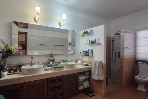 Villa for sale in El Roque, Tenerife, Spain 5 bedrooms, 450 sq.m. No. 194734 - photo 16
